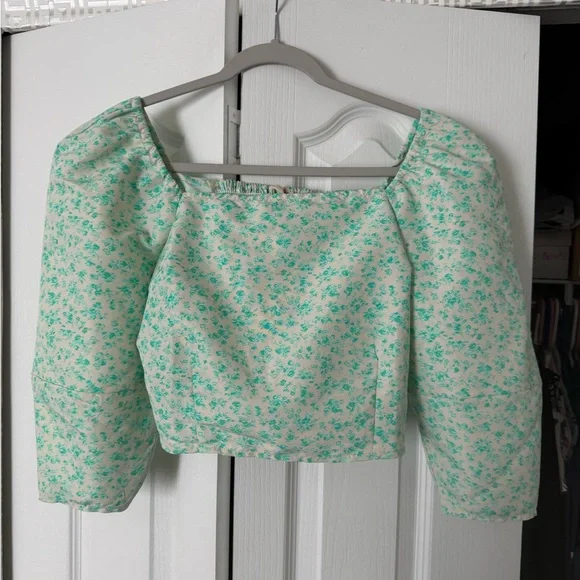Levi’s Floral Square-Neck Puff Sleeve Crop Top - Picture 1 of 9